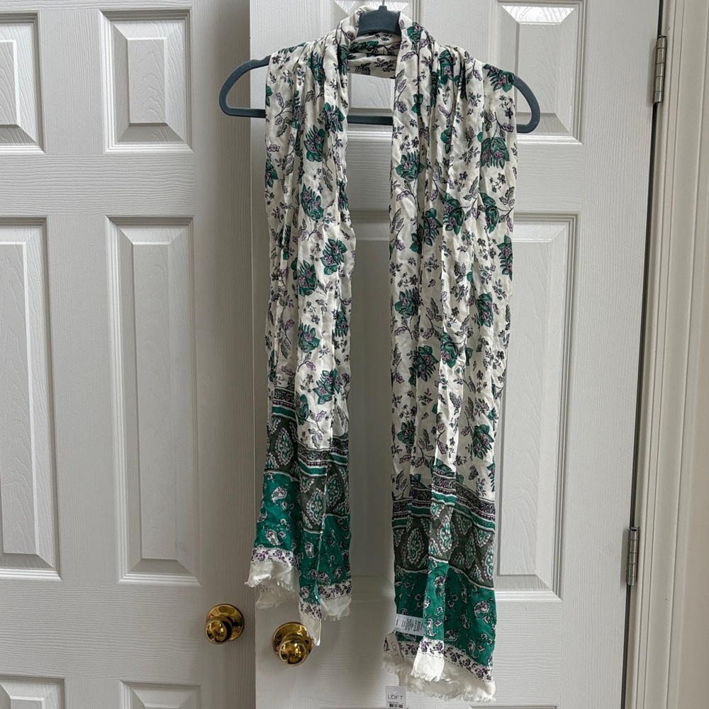 NWT LOFT Green and White Patterned Scarf